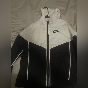 Nike windbreaker White and Black 🤍🖤✨